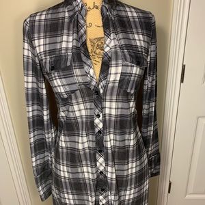 Comfy long sleeve shirt. No stains.